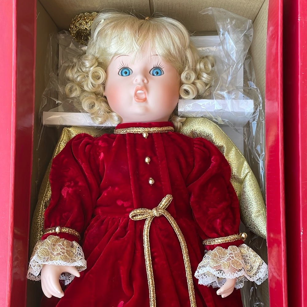Goebel Angel Doll Sweet Melody